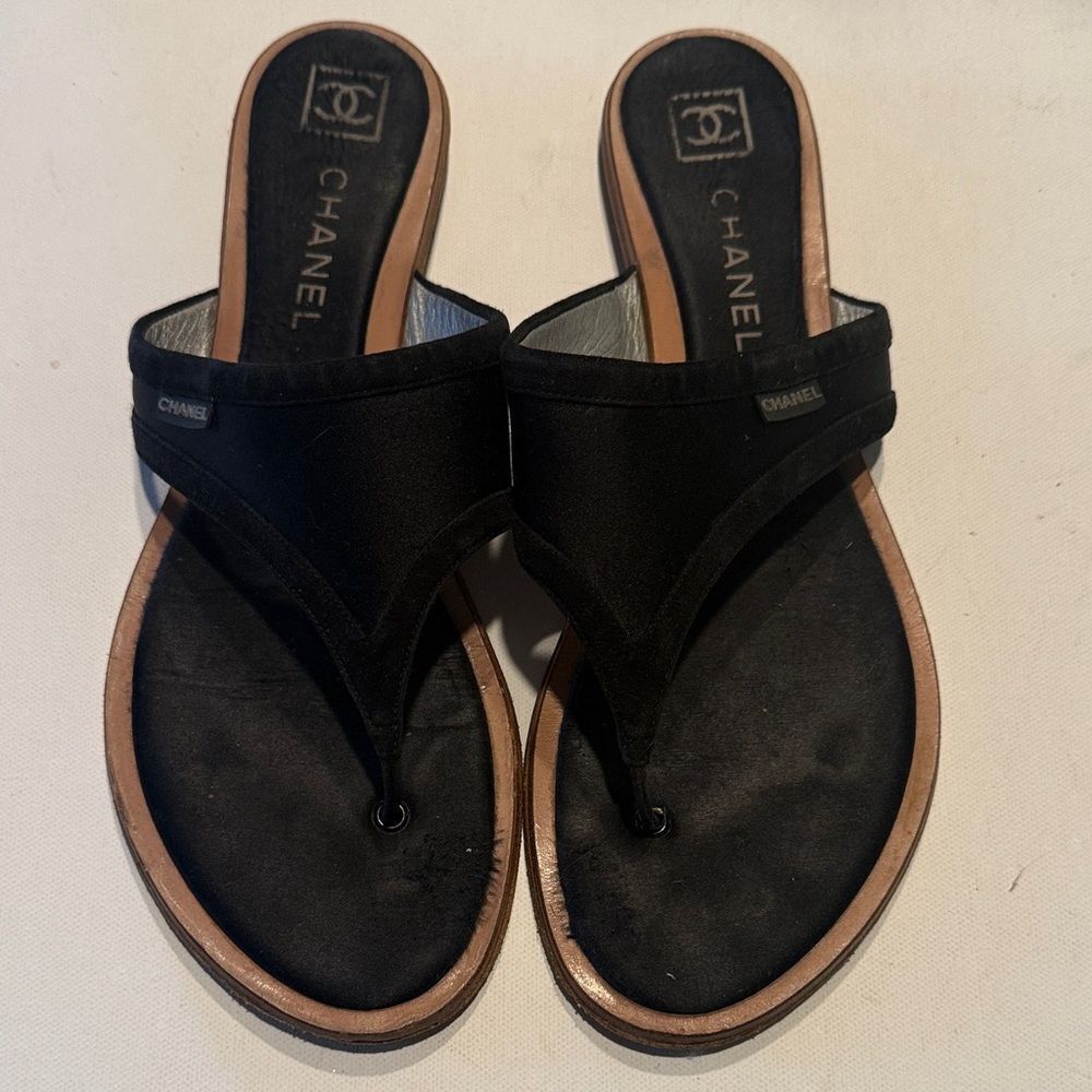 CHANEL Elegant Black Women's Sandals